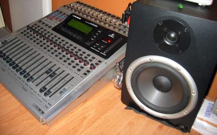 Muzicki studio-moze zamjena za dslr ili kameru