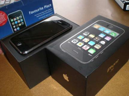 Brand new:.Apple IPhone 3GS 32GB,Black Berry Bold